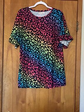 Women's Short Sleeve Rainbow Leopard Print Tee